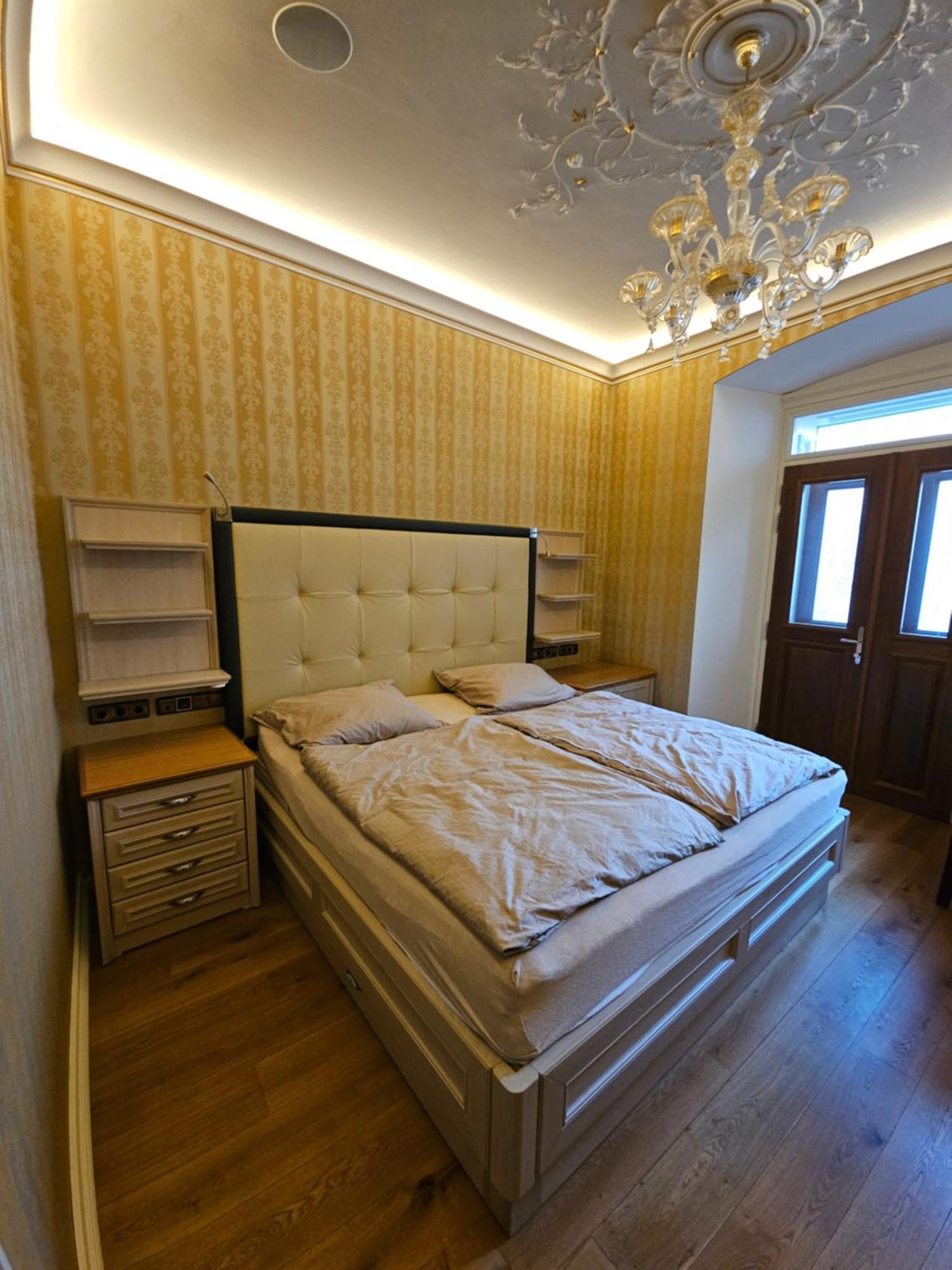 Exclusive Royal Praag